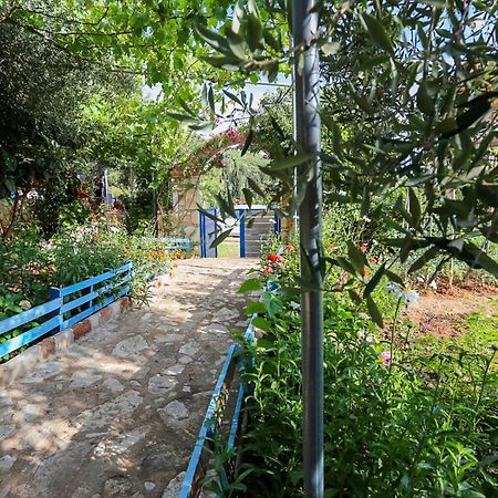 Holiwood Motel Himare Eksteriør bilde