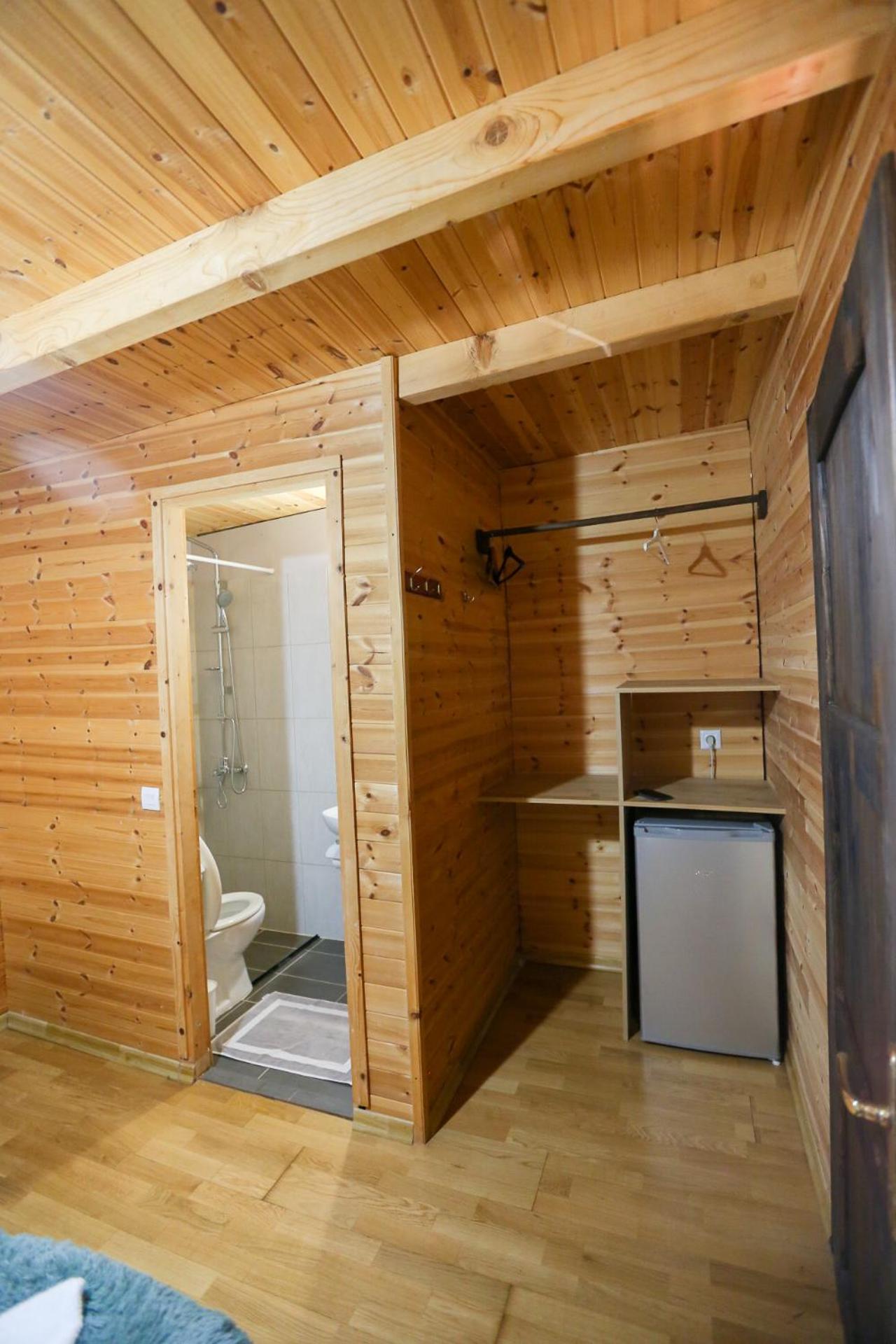 Holiwood Motel Himare Eksteriør bilde
